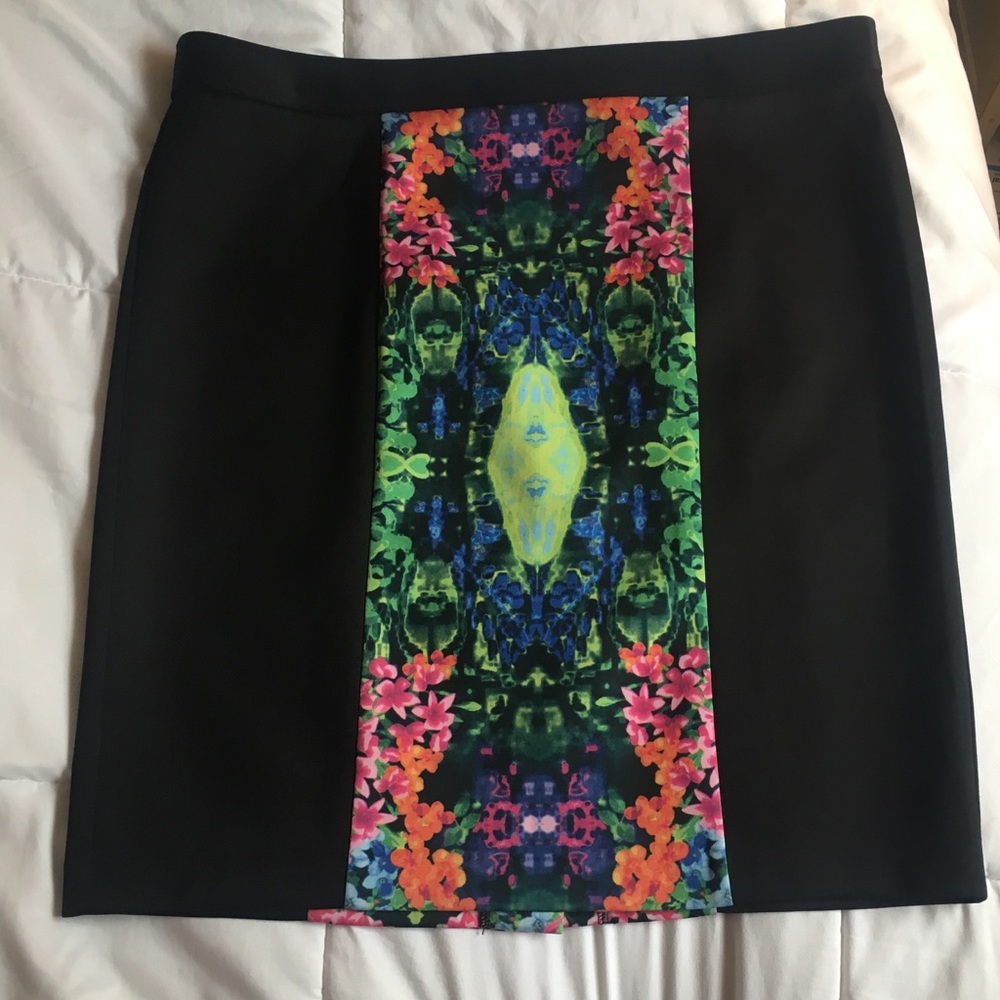 Floral paneled pencil skirt ✏️ 🌸 🌺